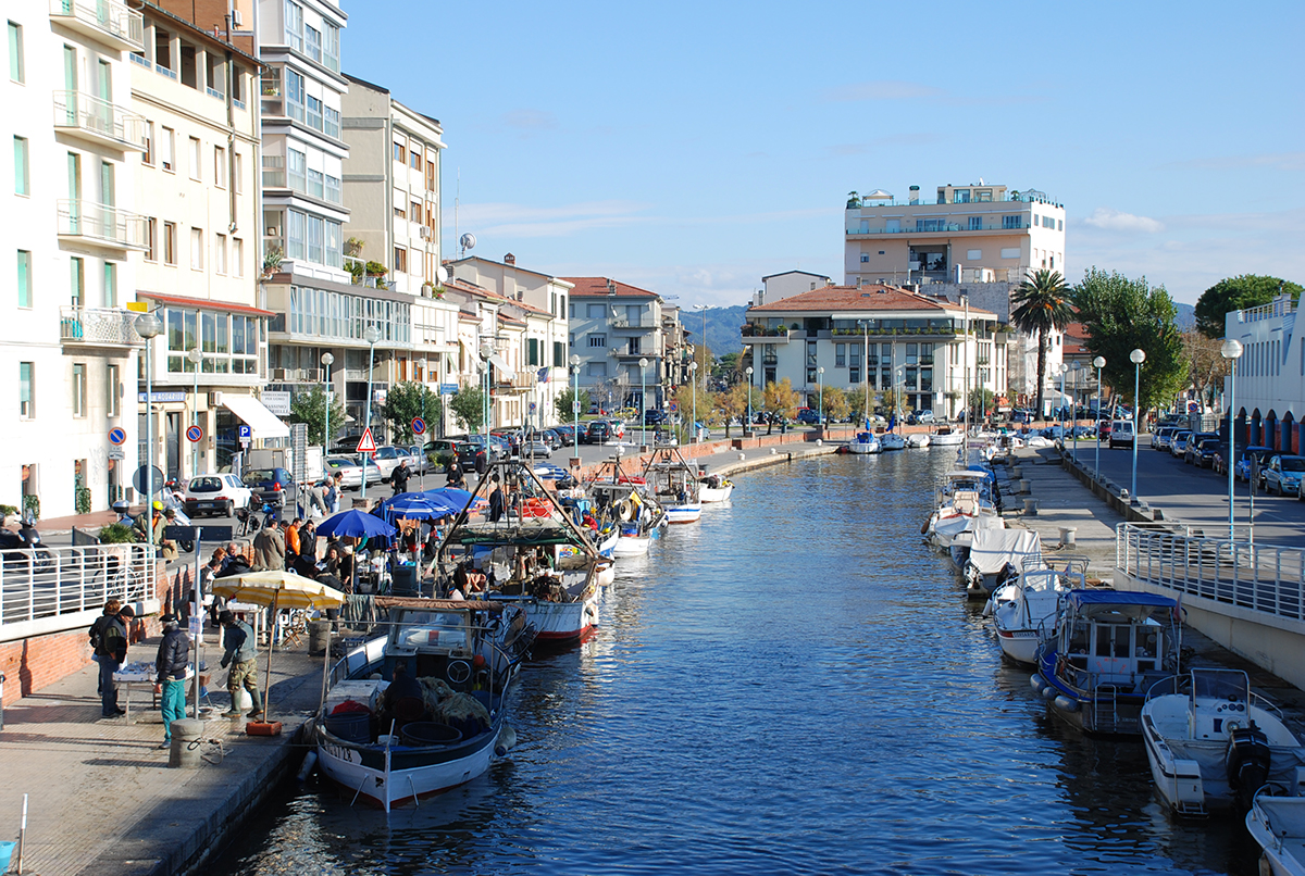 moli della versilia molo di viareggio